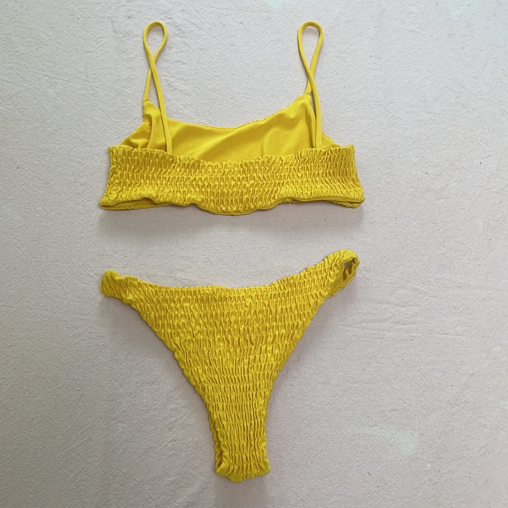 Bikini - Picture 2 of 2